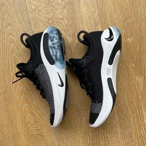 NEW Nike Joyride Run Flyknit - Size 7